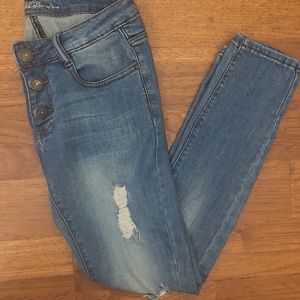 Cute ripped skinny jeans